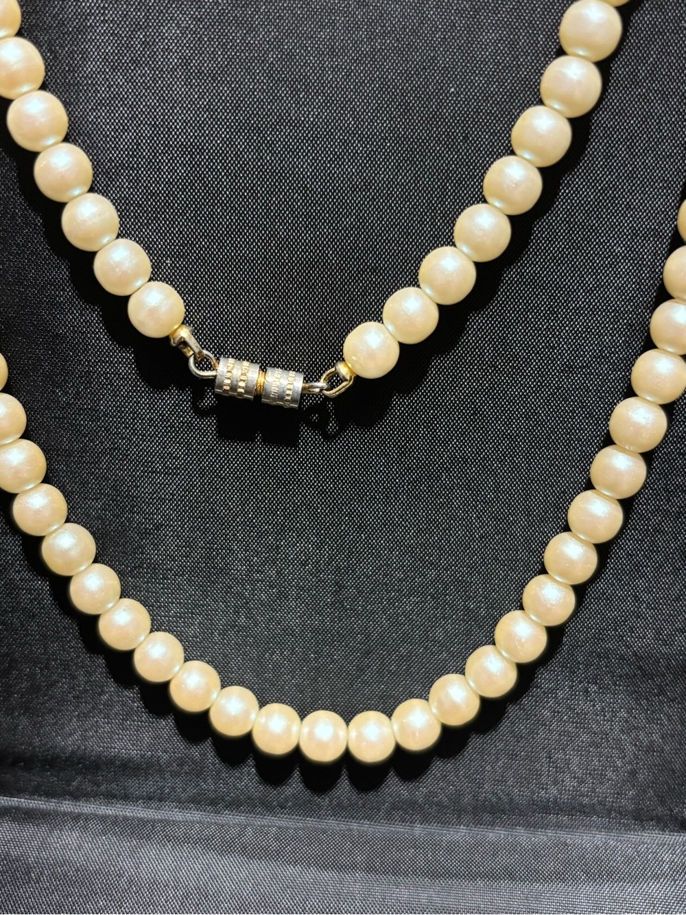 Vintage Classic Pearl Strand Necklace - Cream Pearls - Picture 13 of 13